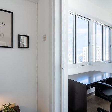 Jayde 2-Bedroom Apartment In Larnaca Buitenkant foto